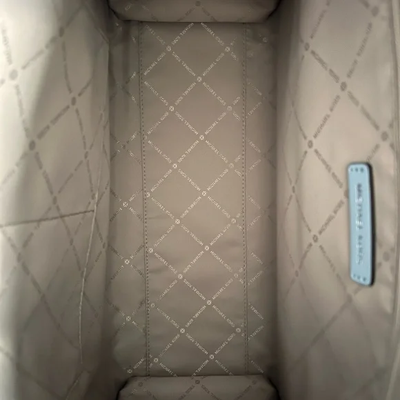 Excellent Michael Kors Kenly Tote Shoulder Bag light blue and silver hardware. - Picture 5 of 9